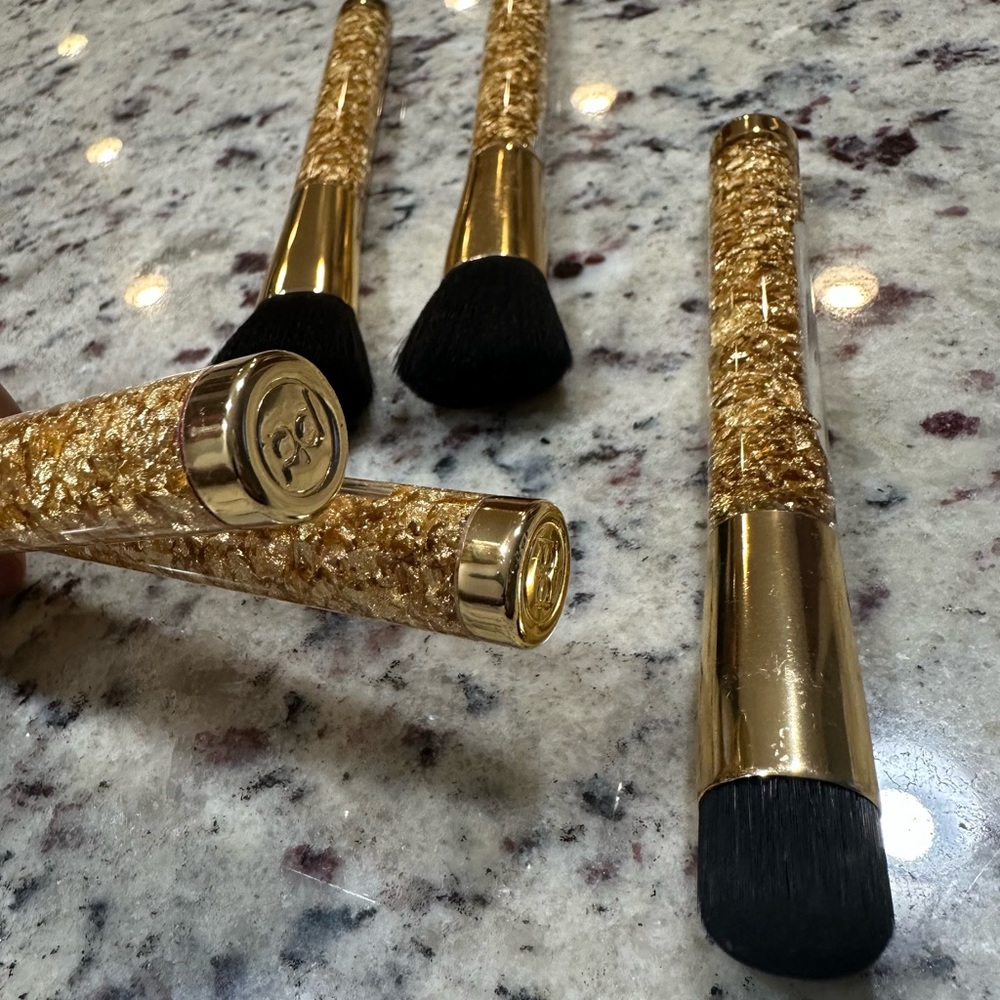 Gold Flake Makeup Brushes (5 Piece Set)